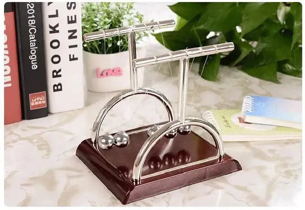 Newton's Cradle Desk Toy - Physics Energy Conservation